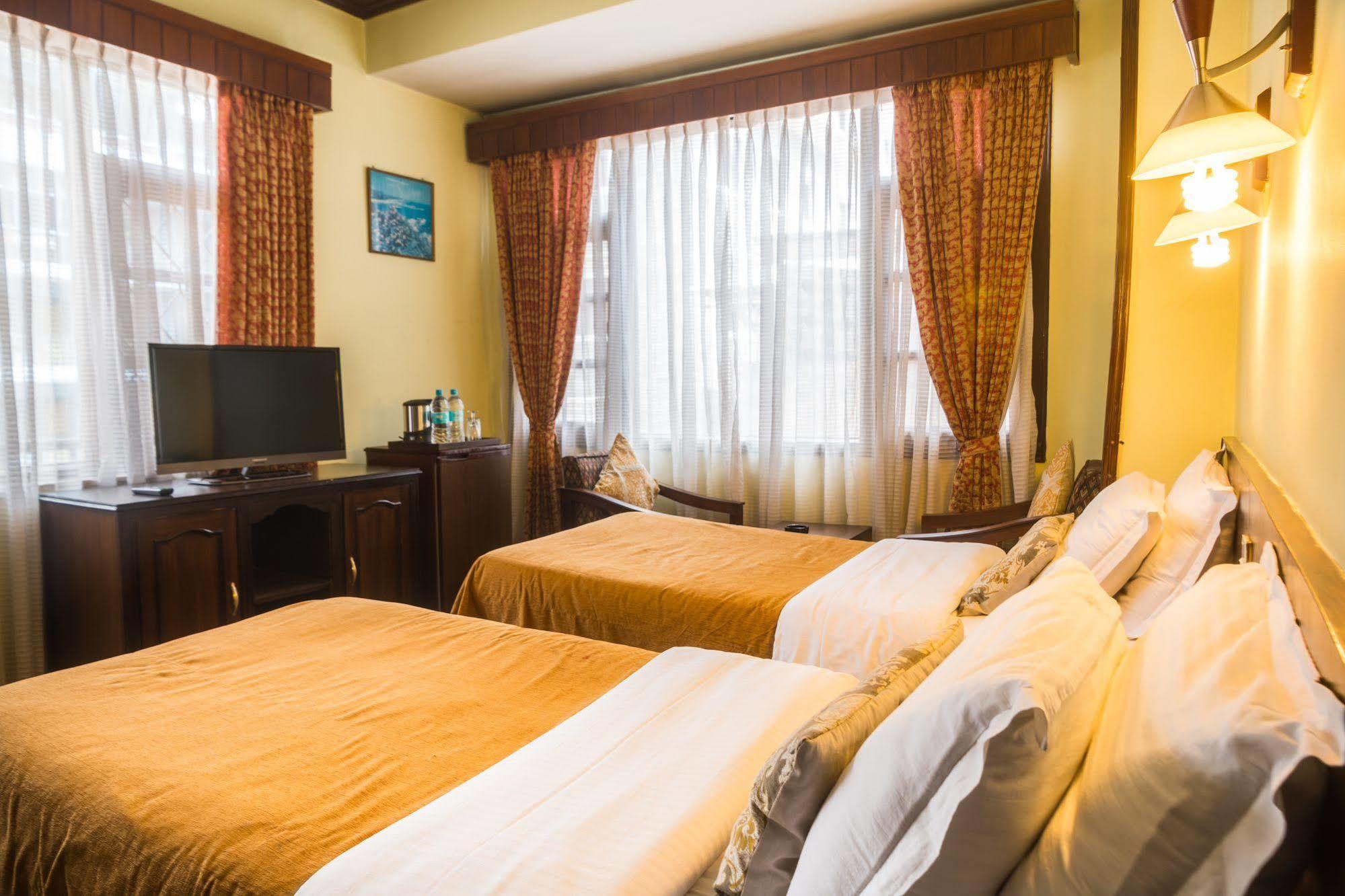 Excelsior Hotel 3*