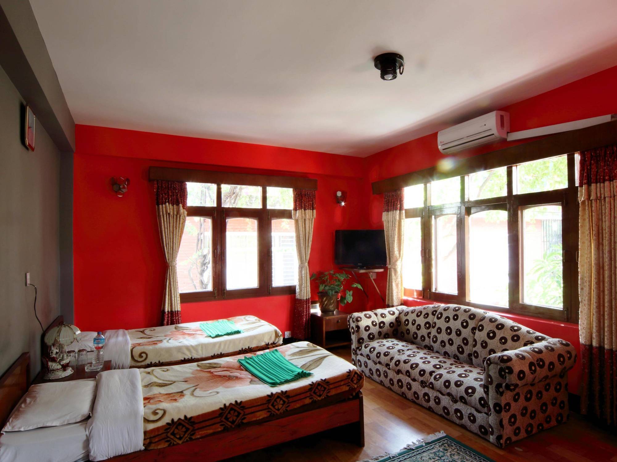 Mustang Hotel 3*