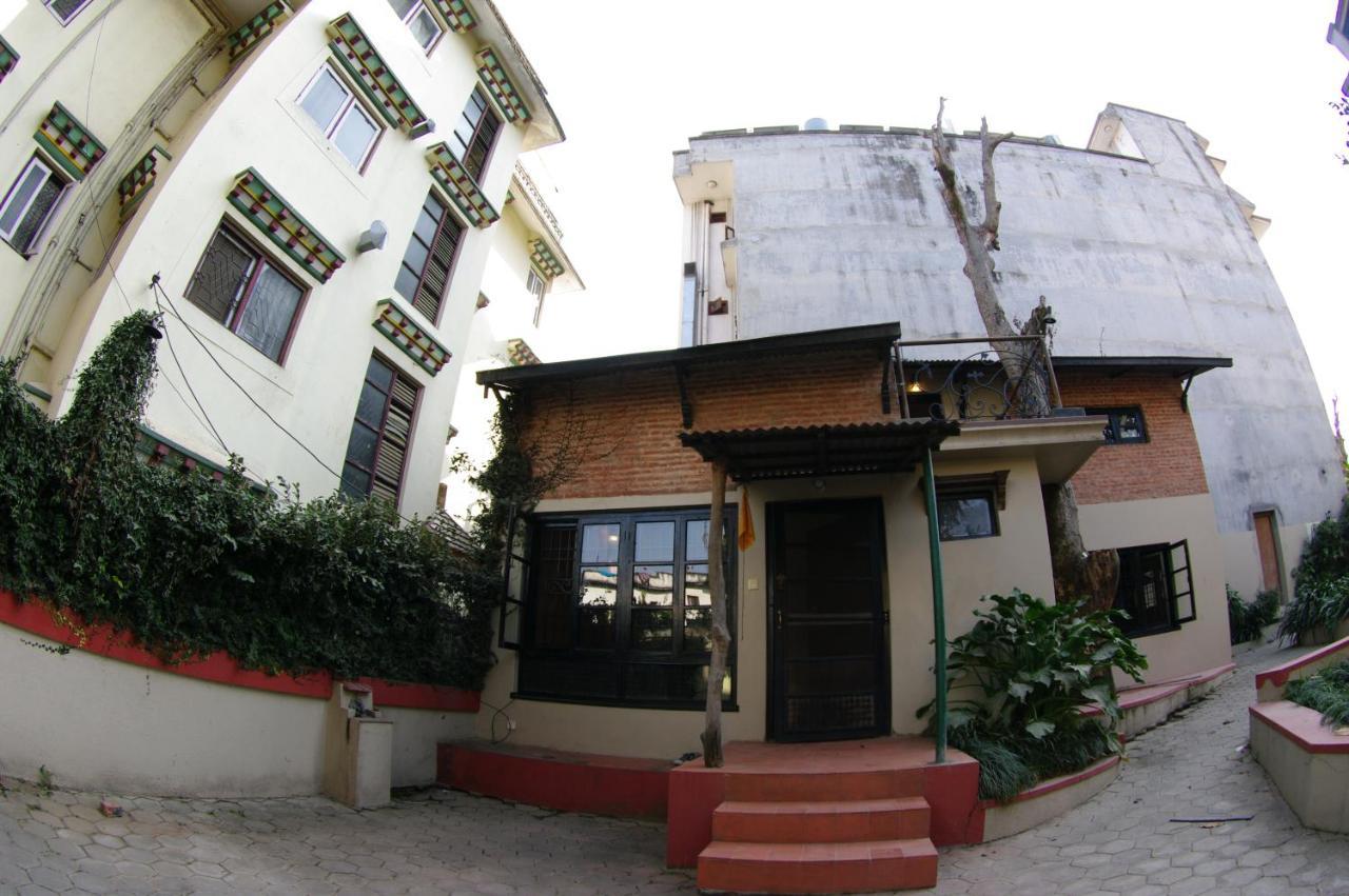 Laughing Buddha & Garden Theater Rumah tetamu *