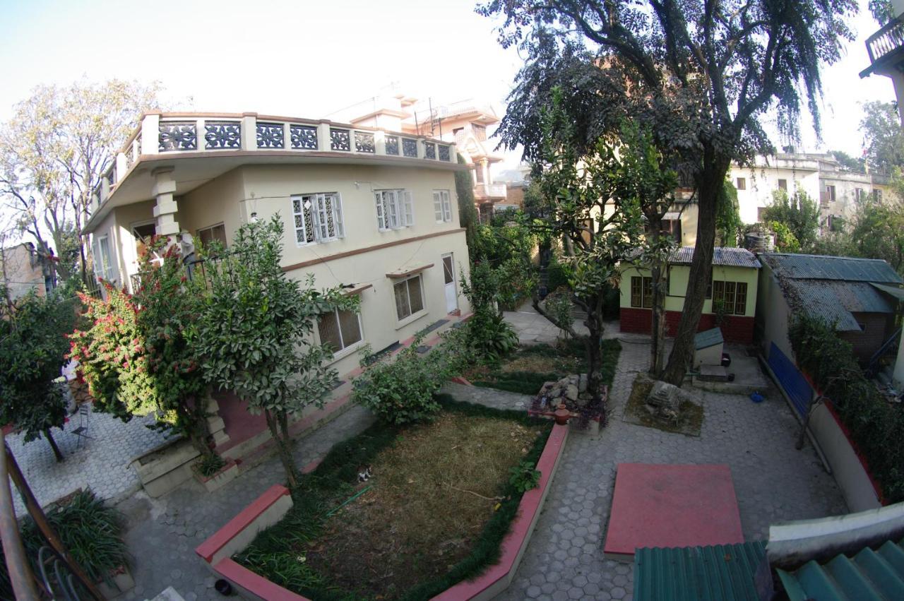 Laughing Buddha & Garden Theater Rumah tetamu *