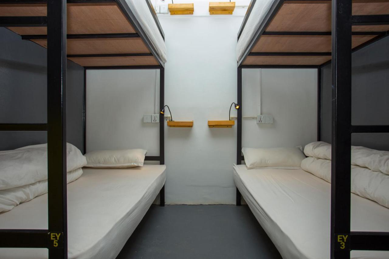 Yakety Yak Hostel *