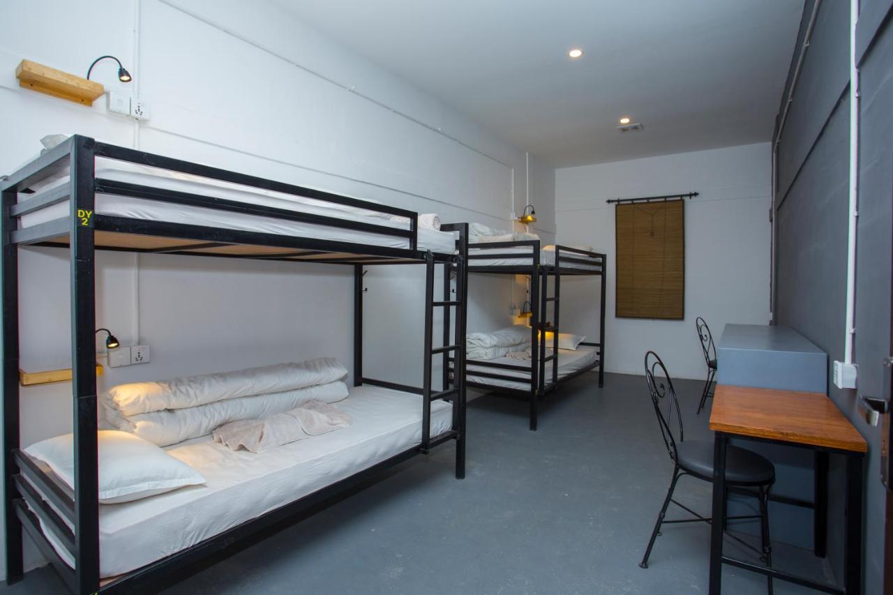 Yakety Yak Hostel *