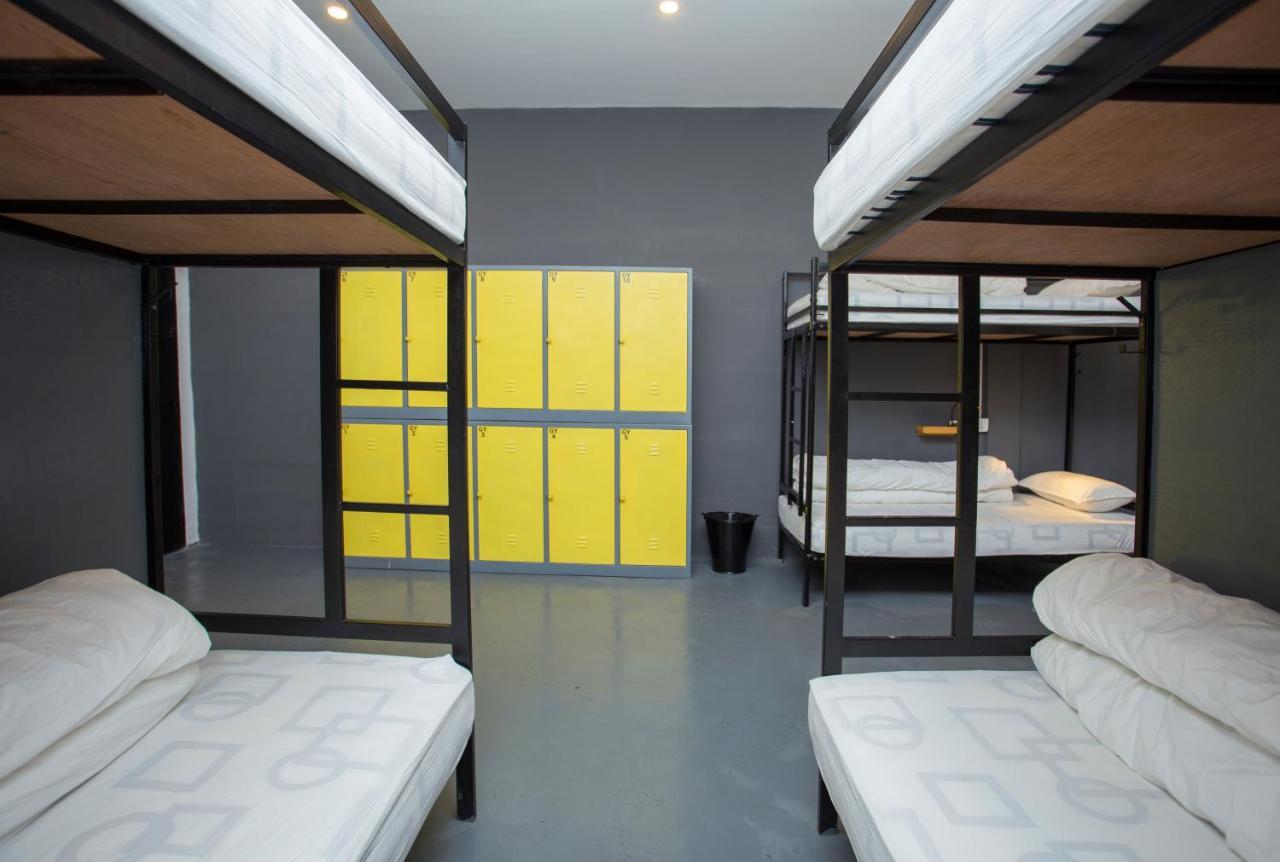 Yakety Yak Hostel *
