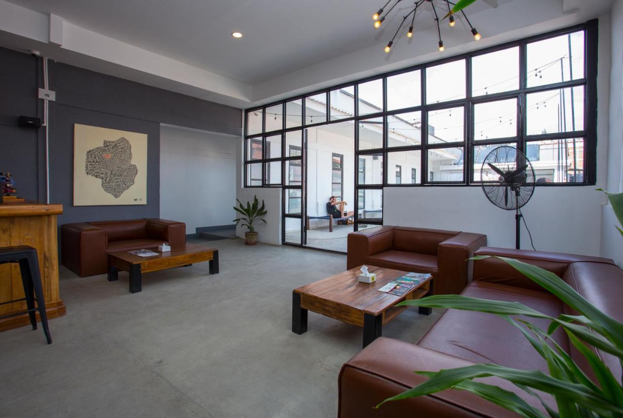 Yakety Yak Hostel *