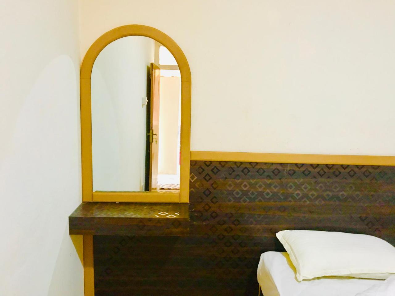 Bed & Breakfast Famous Travellers Hub 2*