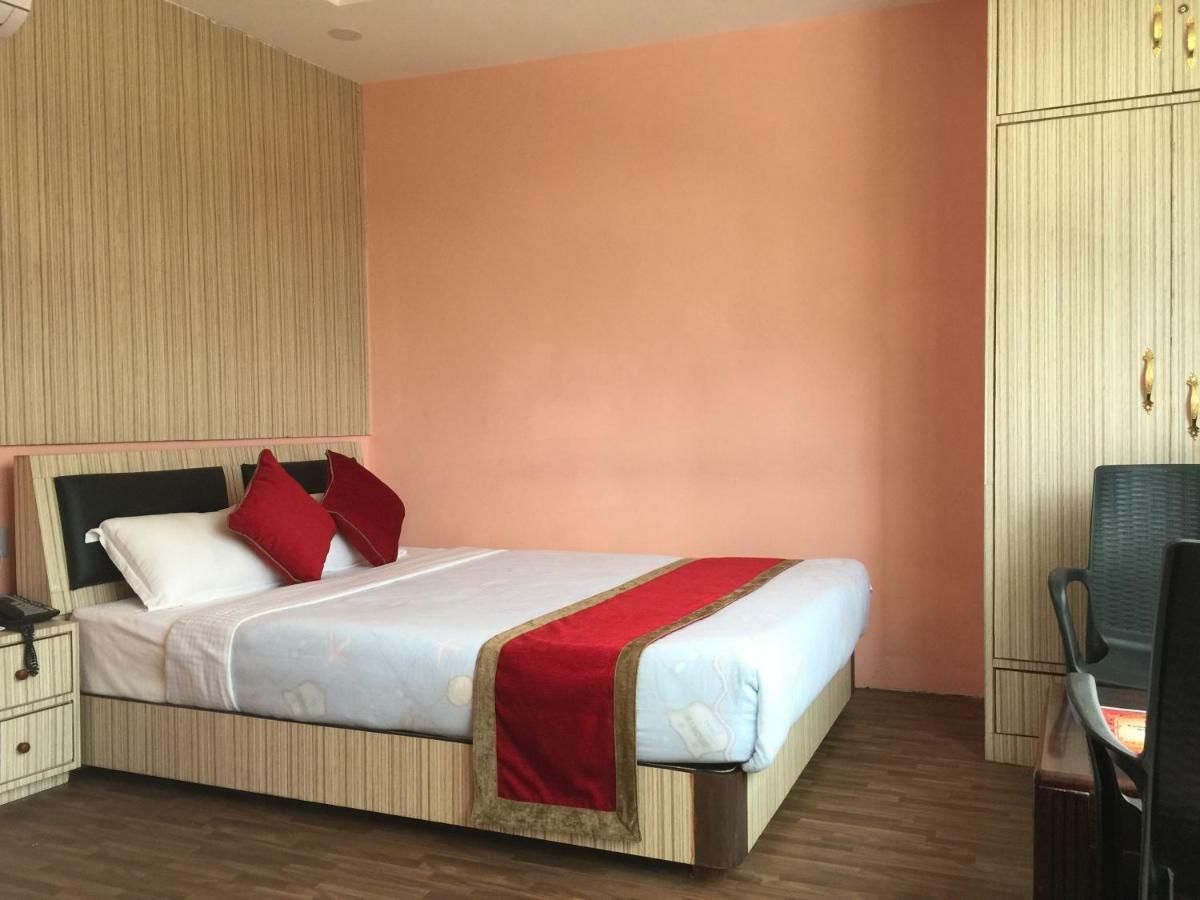 Airport Hotel 4*