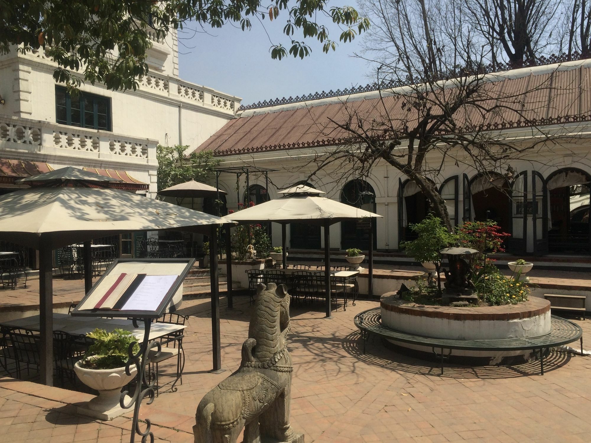 3 By Pauline Hotel