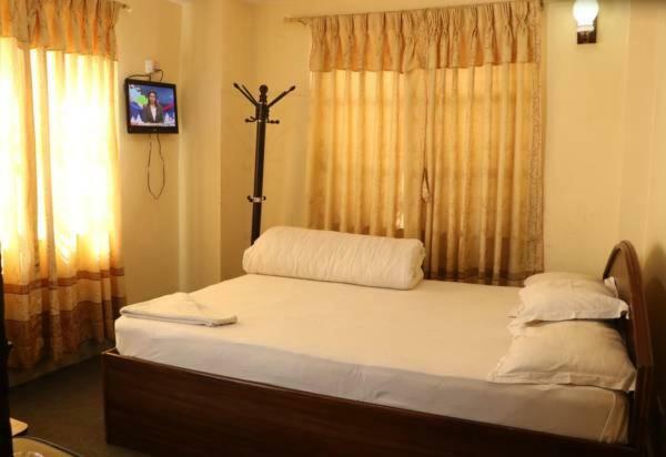 Shangrila Lodge *