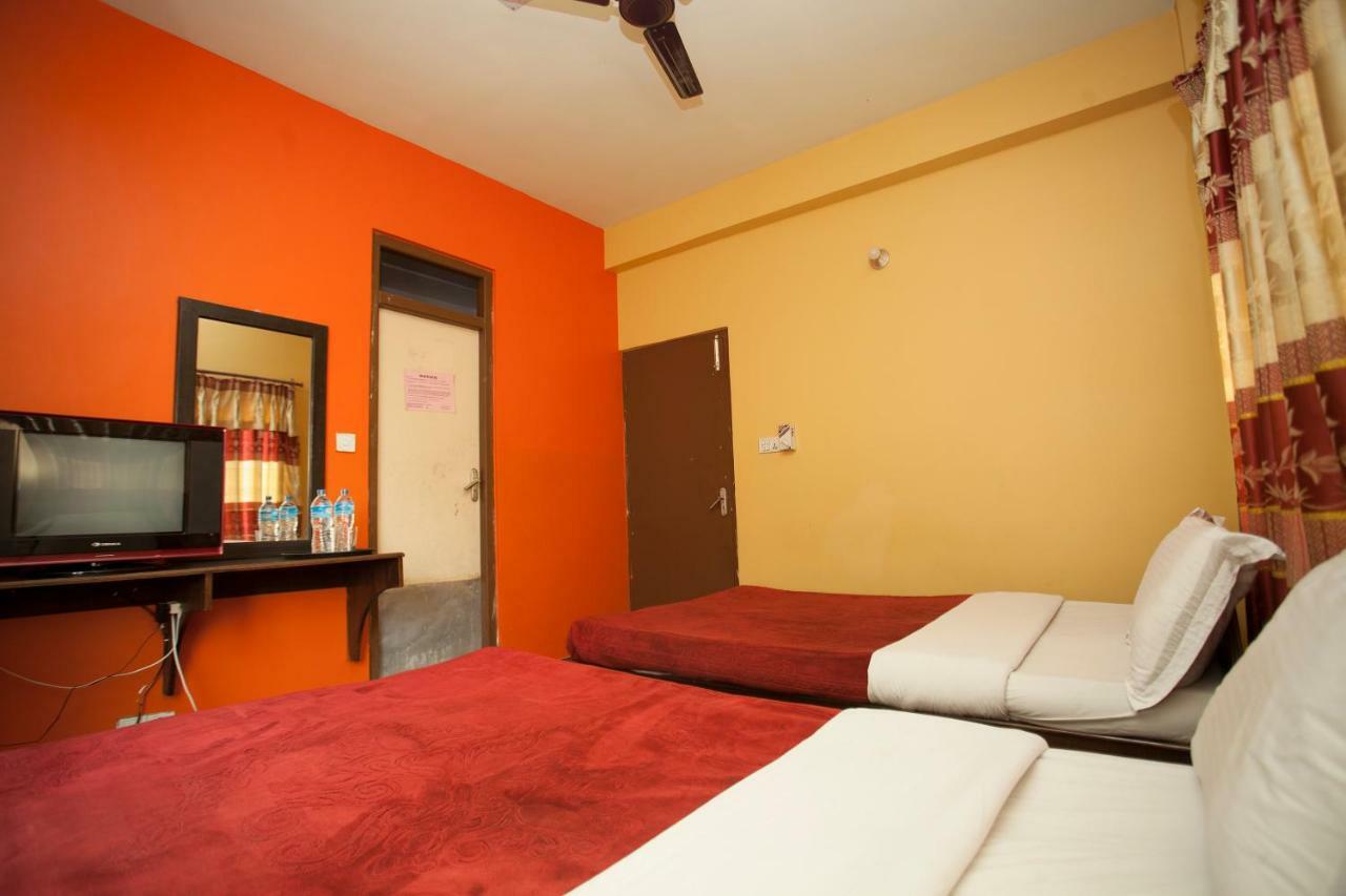 Spot On 380 Pashupati Plaza Hotel