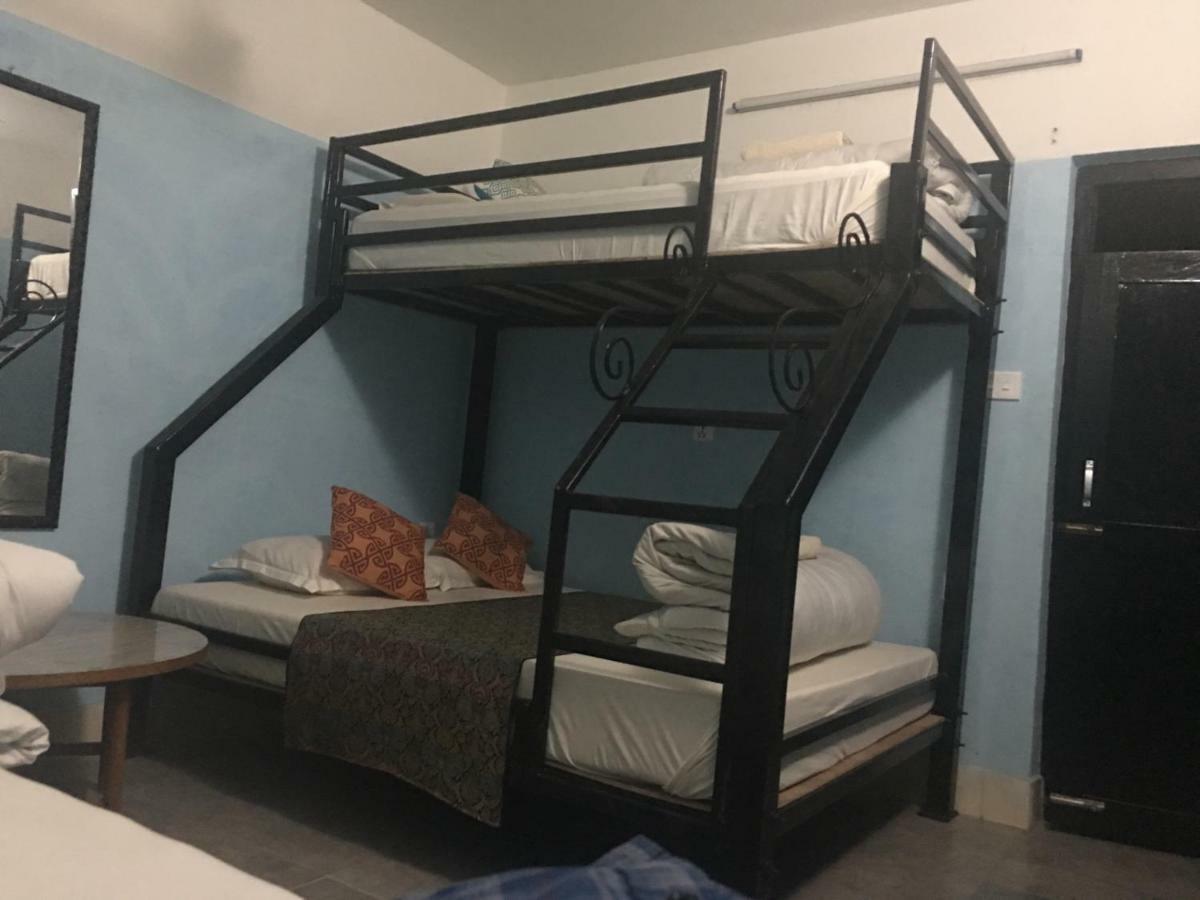 Royal Tourist House Bed & Breakfast 2*