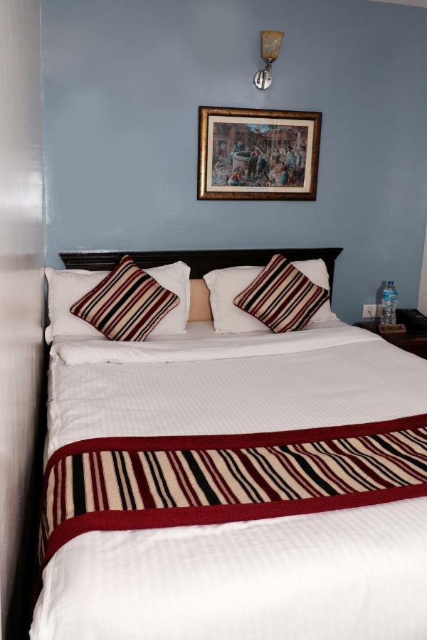 Hiranya Bed & Breakfast 3*