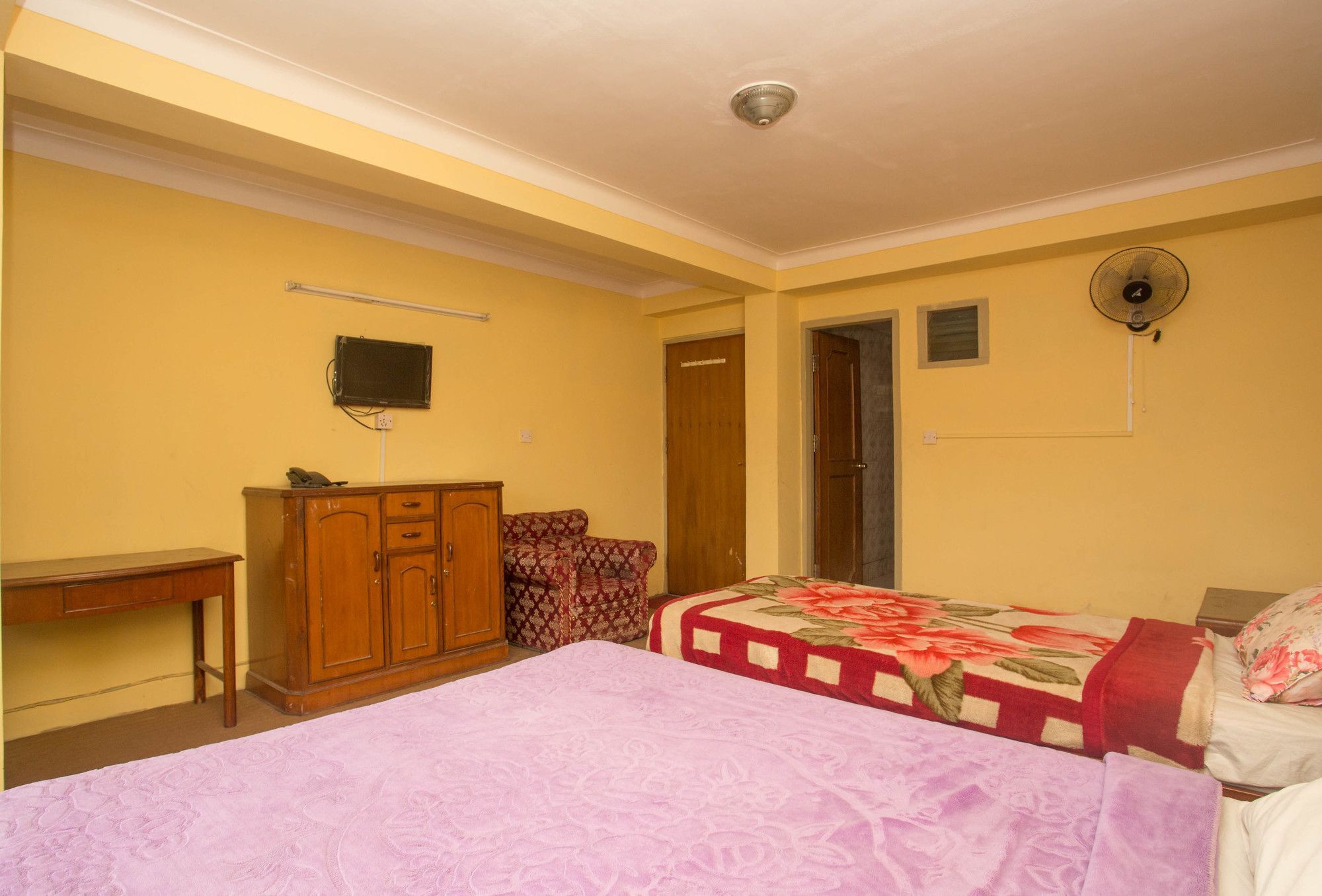 Red Panda Hotel 2*