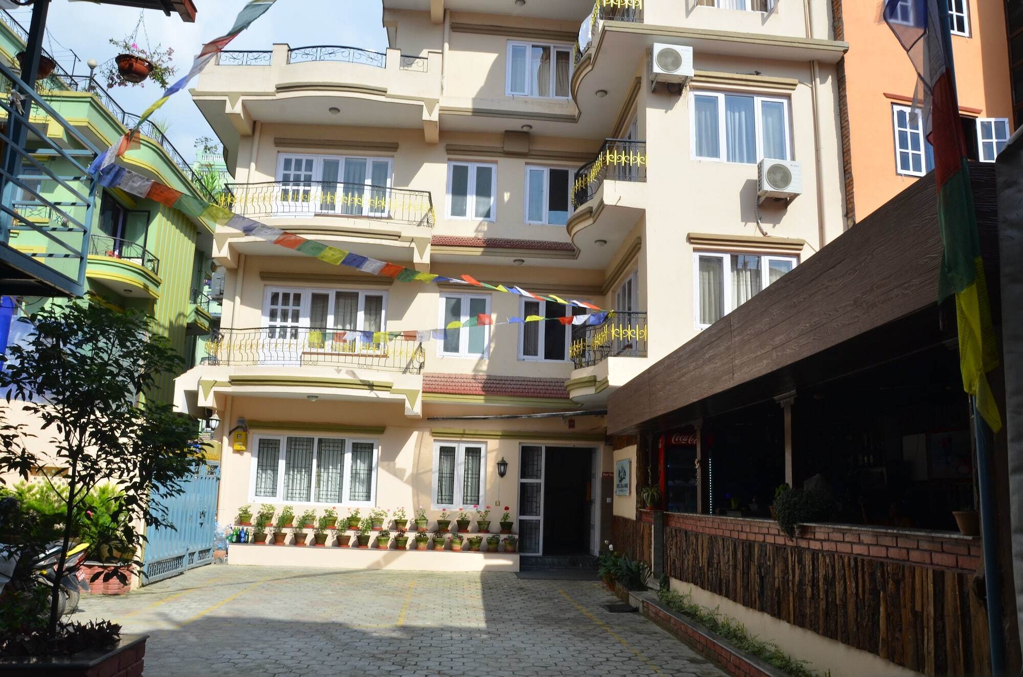 Hotel Oyo 720 Lekali Homes And Restaurant 3*