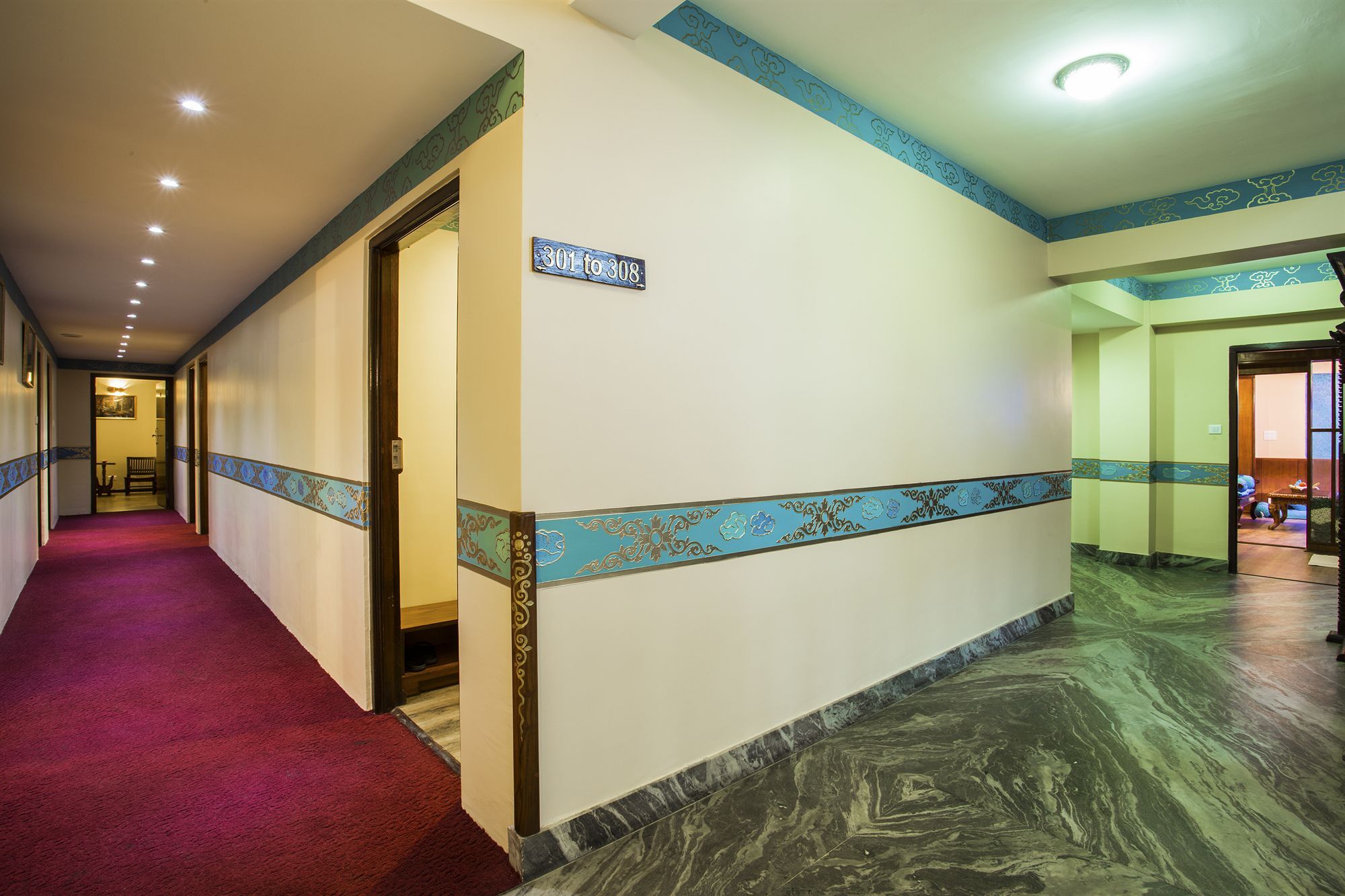 Yukhang Hotel 4*
