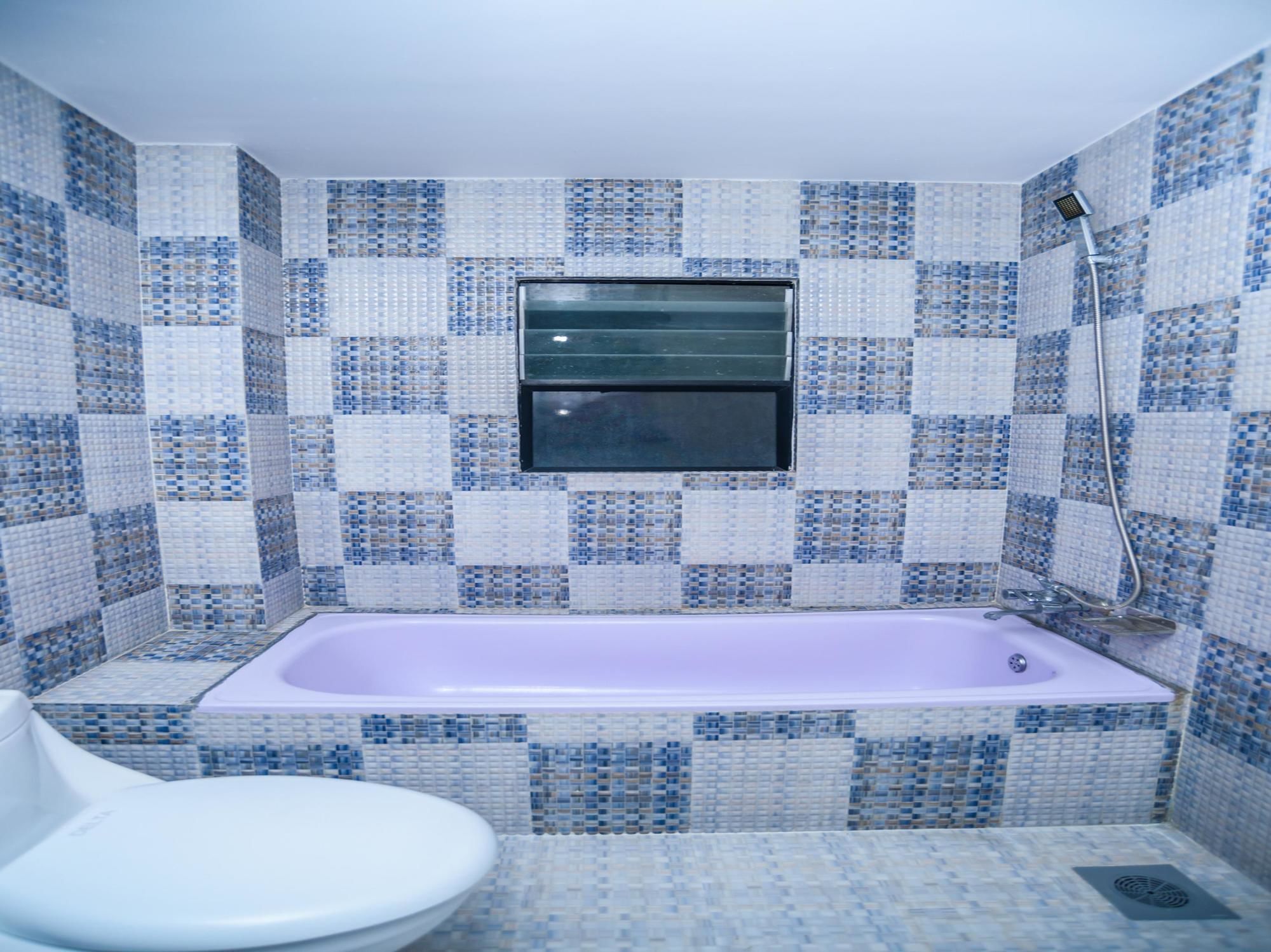 Oyo 109 Embassy Hotel
