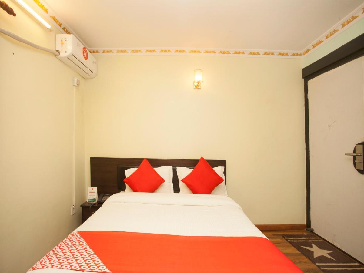 Blackstone Hotel 2*
