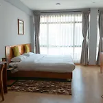 Urban Apartments And Rooms