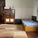 Makach House- Traditional Boutique House With Garden