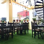 Redstone Regency Hotel