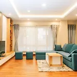 2Bhk Serviced Apartment At Heart Of City