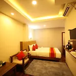 Redstone Regency Hotel