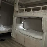 Bed And Pillow Hostel