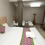 Bed And Pillow Hostel