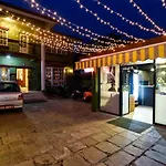 Suburb Cafe & Inn