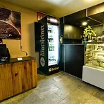Suburb Cafe & Inn