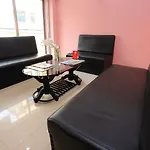 Oyo 137 Hotel Pranisha Inn