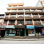 Oyo 239 Hotel Kuti