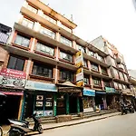 Oyo 239 Hotel Kuti