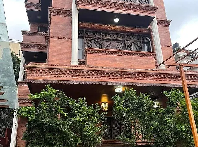 Makach House- Traditional Boutique House With Garden