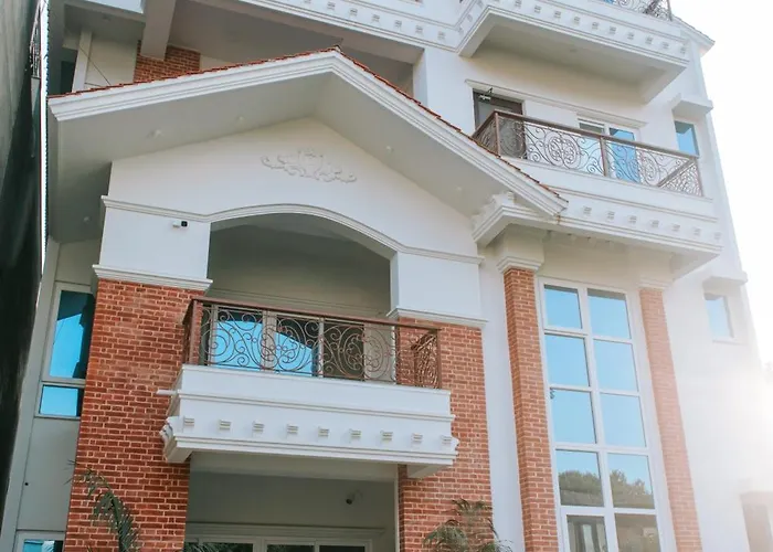 2Bhk Serviced Apartment At Heart Of City