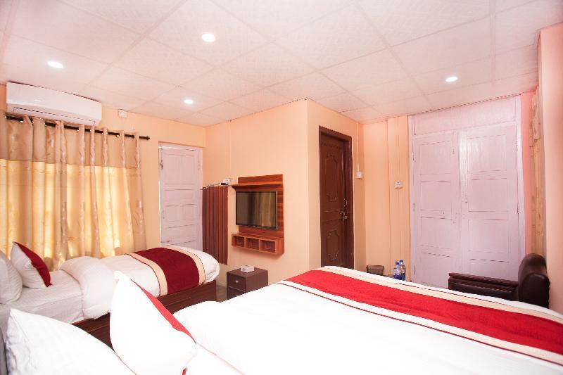 Oyo 372 Happy Hotel 3*