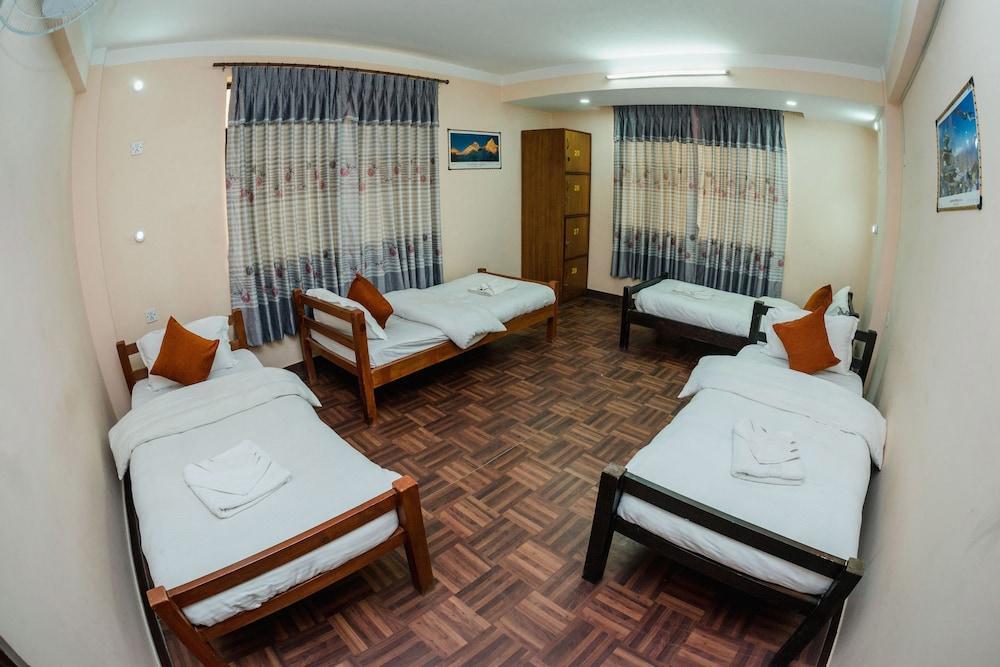 Famous House Hostel