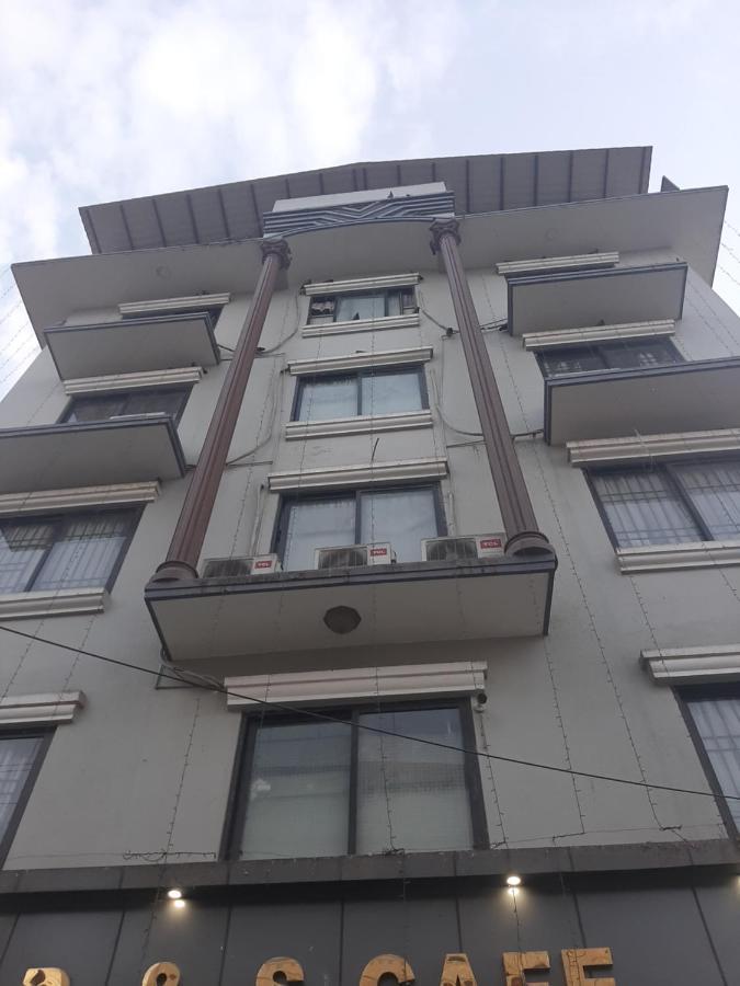 C O International Hotel 2*