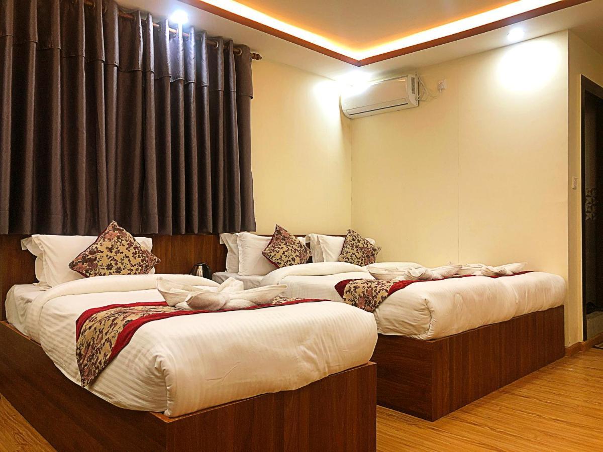 Attic Empire Hotel 2*
