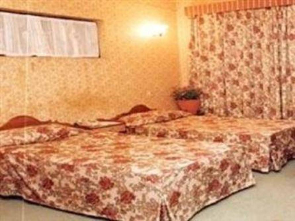 Taj Hotel 3*
