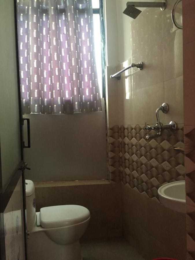 C O International Hotel 2*