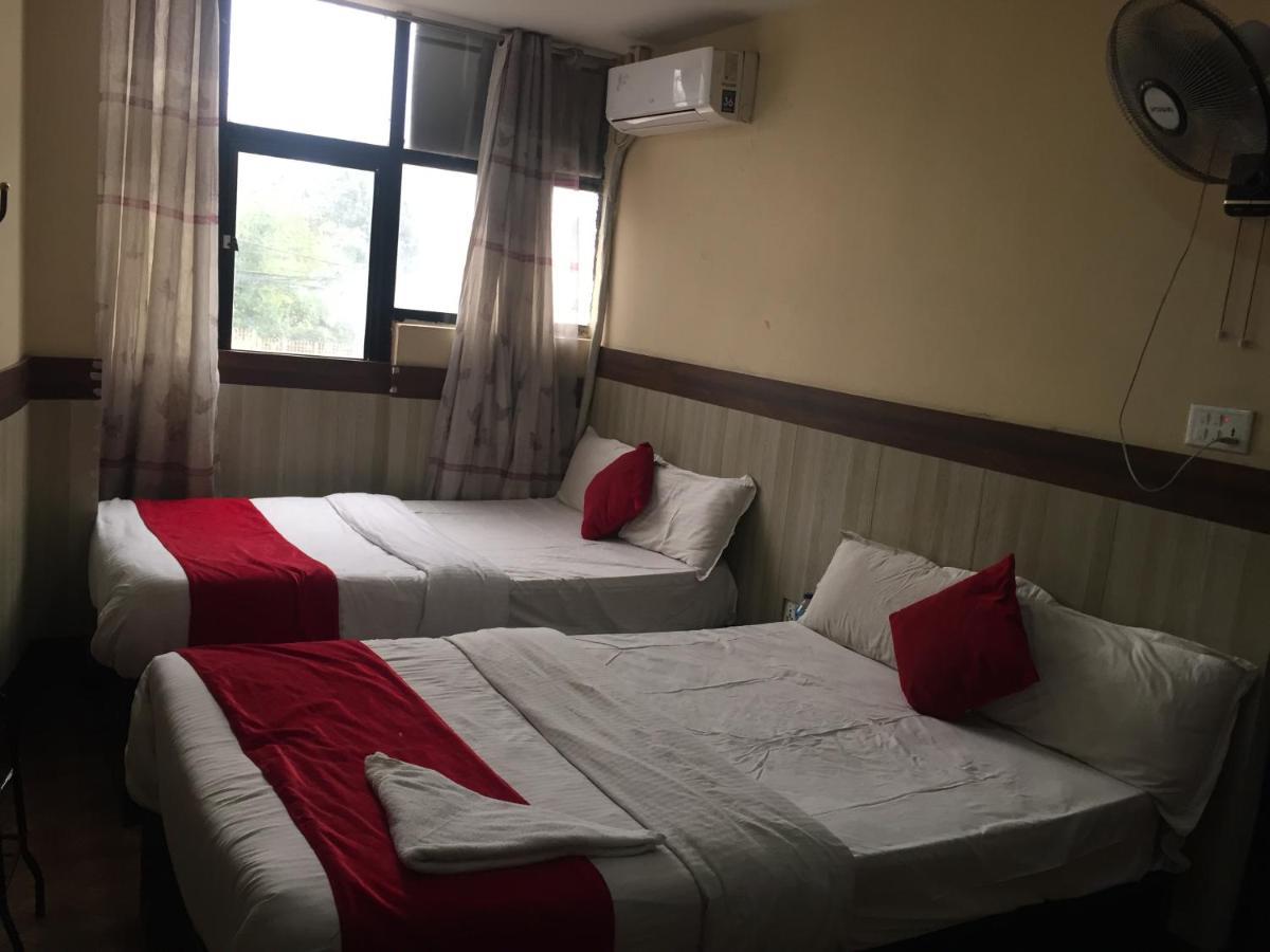 C O International Hotel 2*