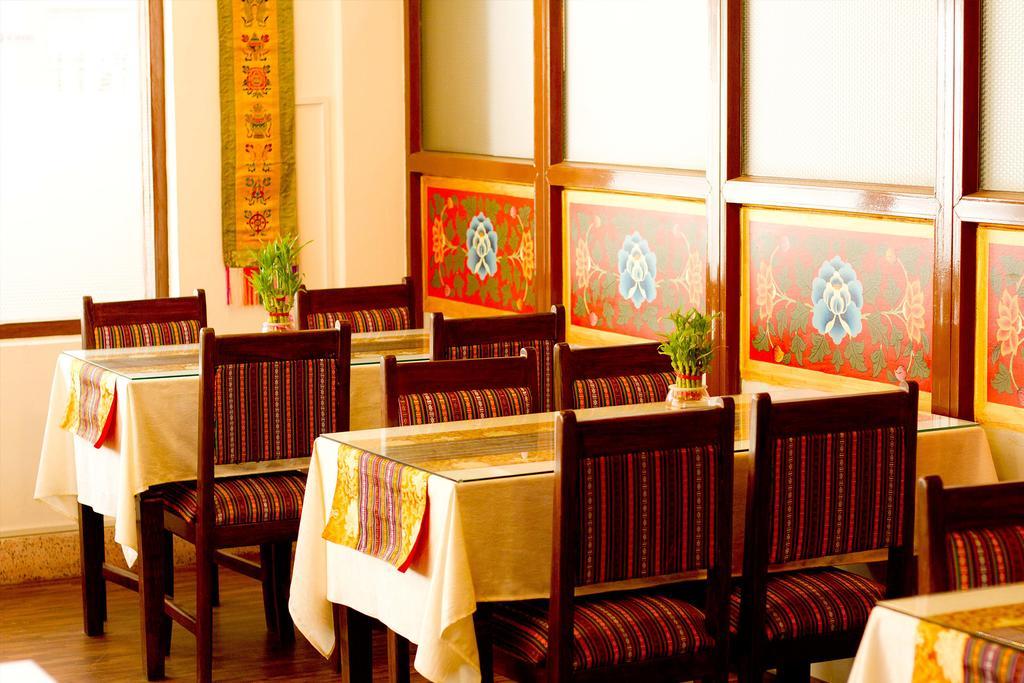 Hotel Yambu 3*