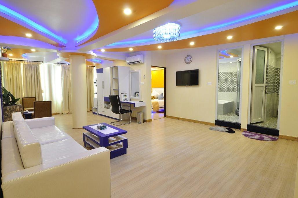 Royal Penguin Boutique & Hotel