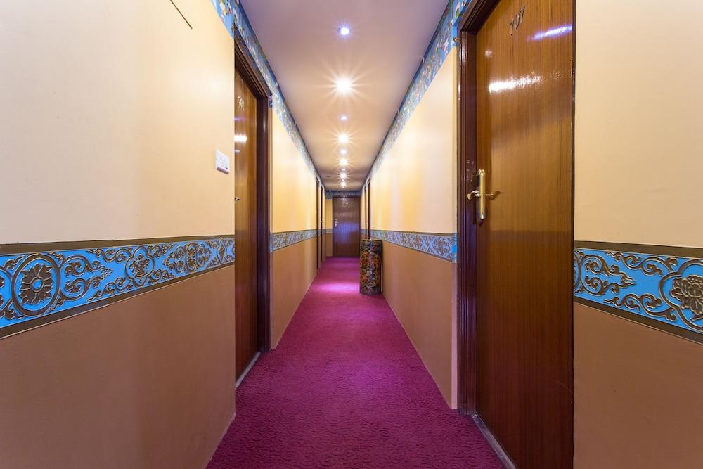 Yukhang Hotel 4*