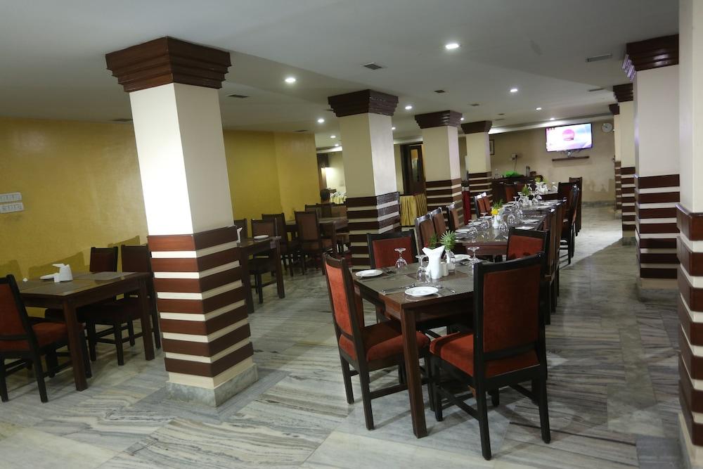 Hotel Yellow Pagoda 4*