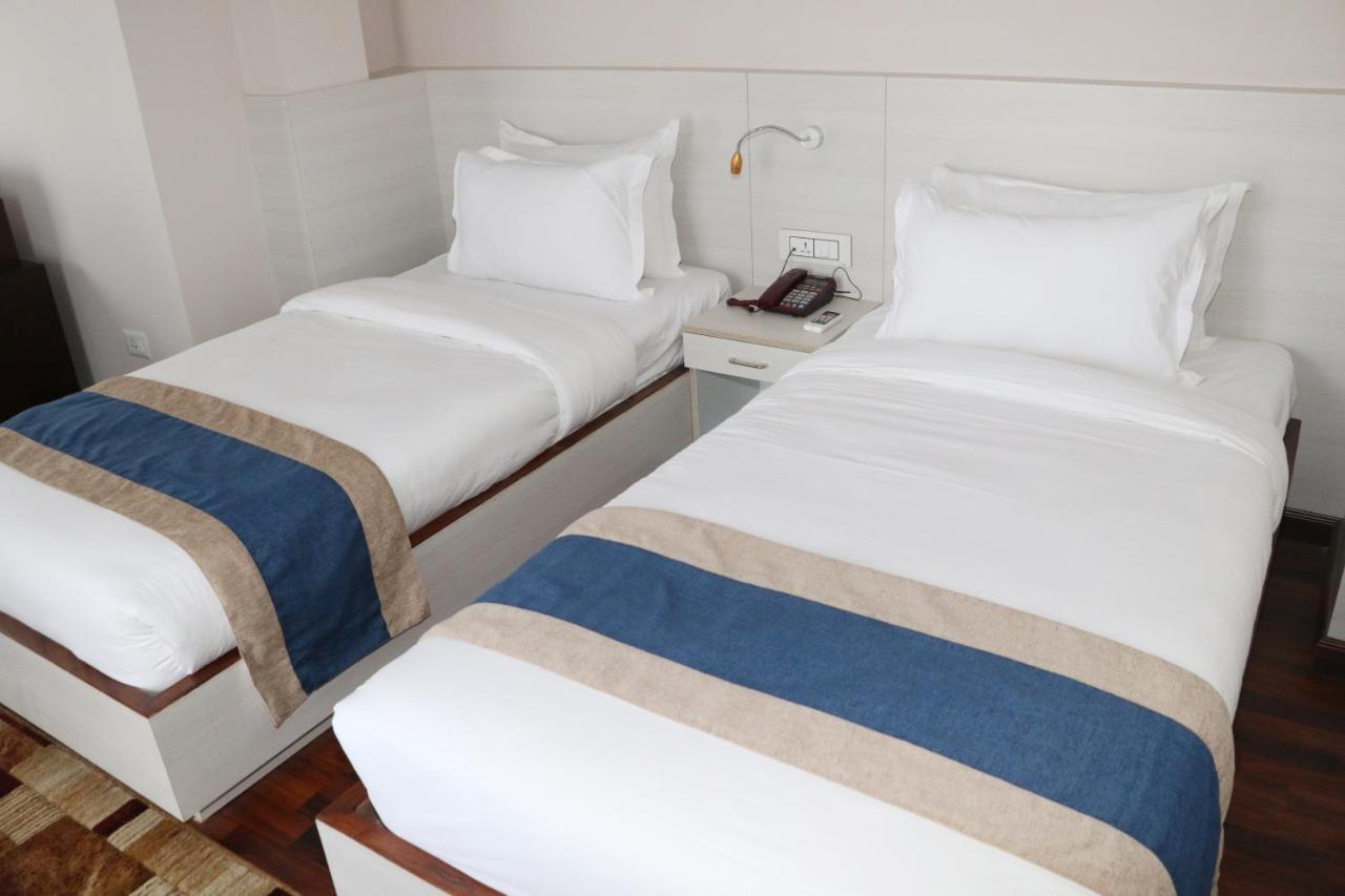 Hotel Mega & Catmandu