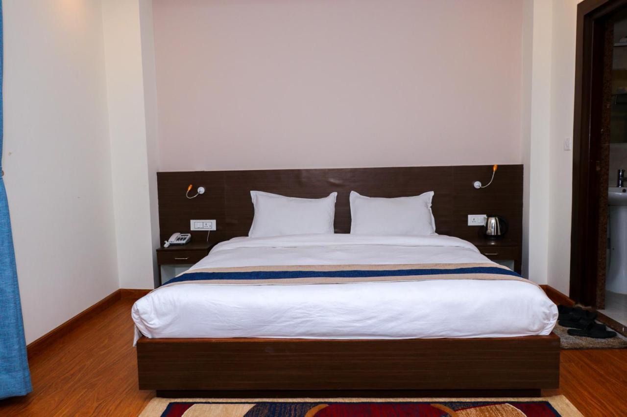 Hotel Mega &
