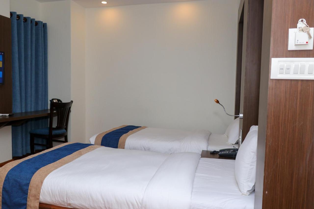 Hotel Mega & *