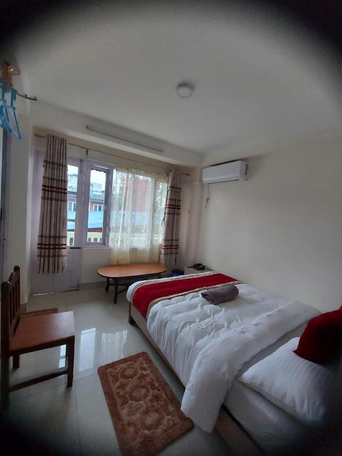 Om Bramha Hotel *