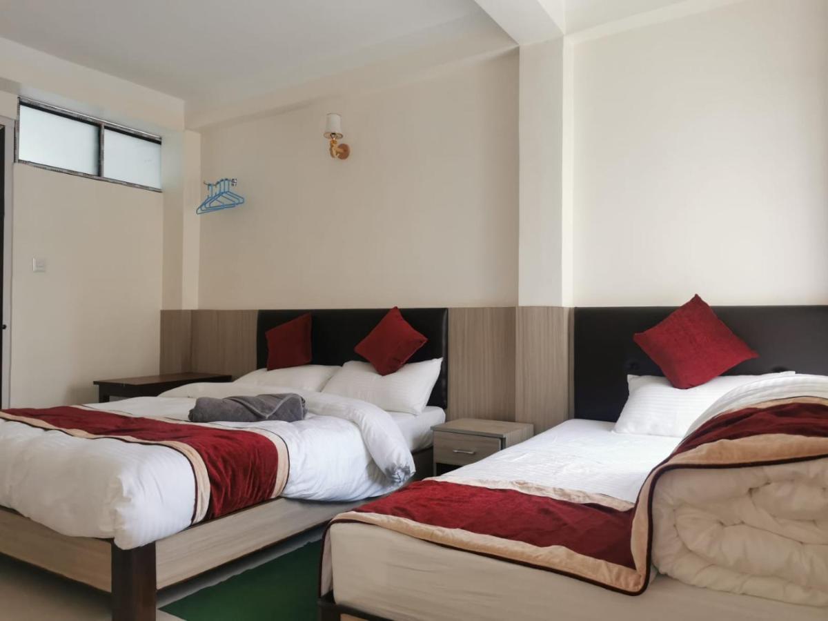 Hotel Om Bramha *